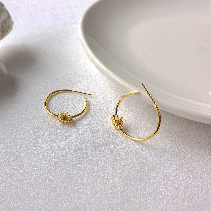 Decorative Flower Sterling Silver Earring