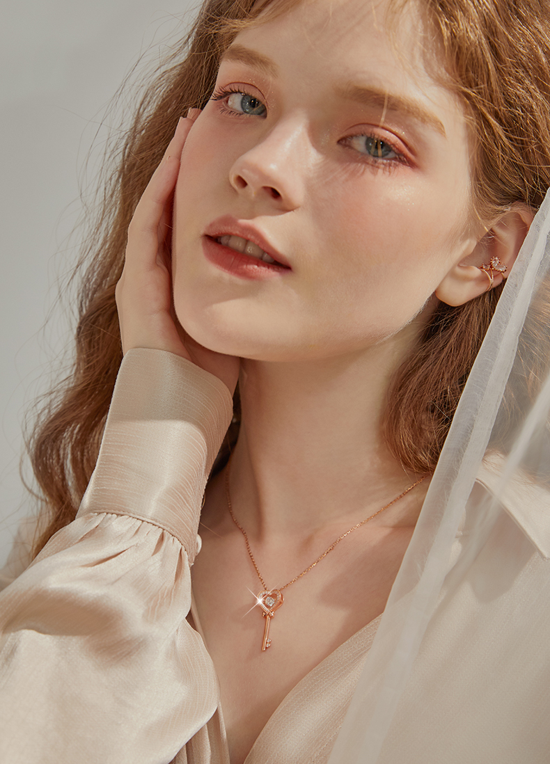 Lock of Heartbeat Round Cut Sterling Silver Necklace