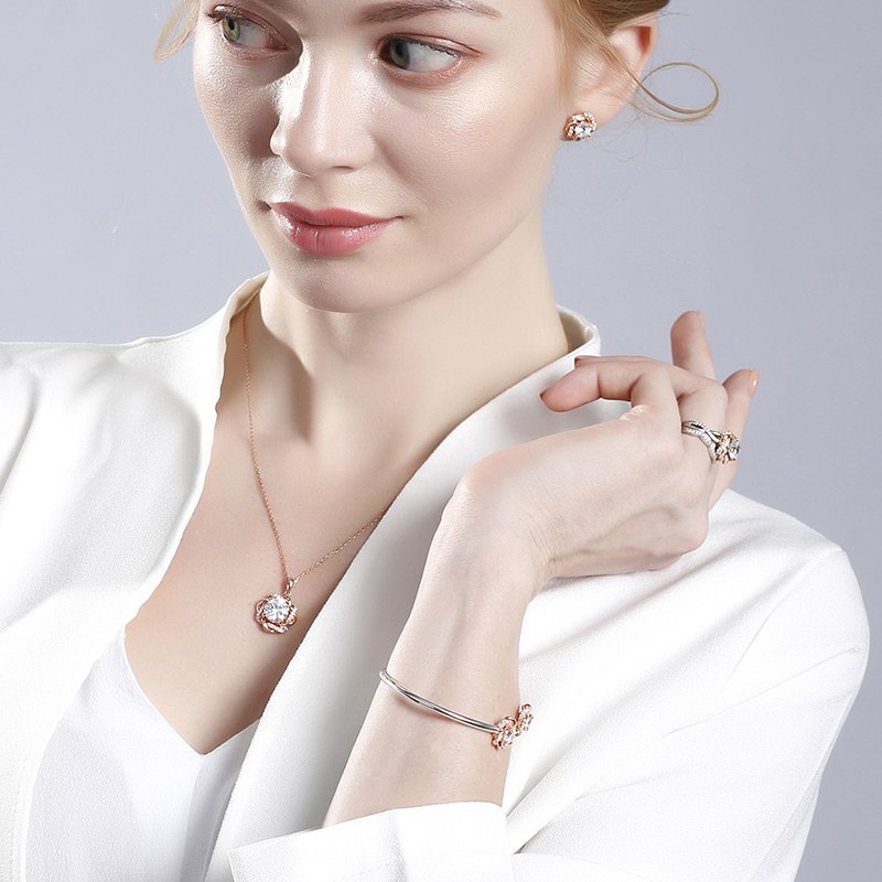 Knot of Love Stud Earrings-JE-Juri Elle