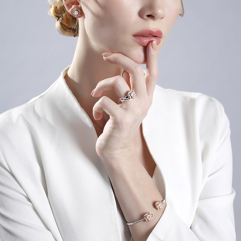 Knot of Love Stud Earrings-JE-Juri Elle