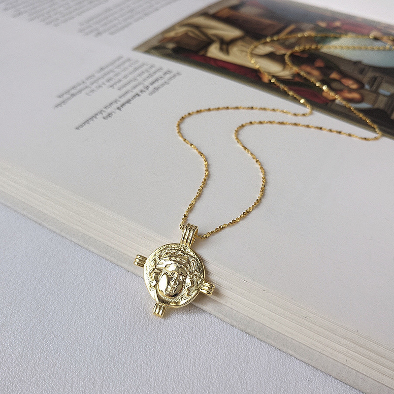 Collier Doré Portrait Rond Argent Massif Plaqué Or