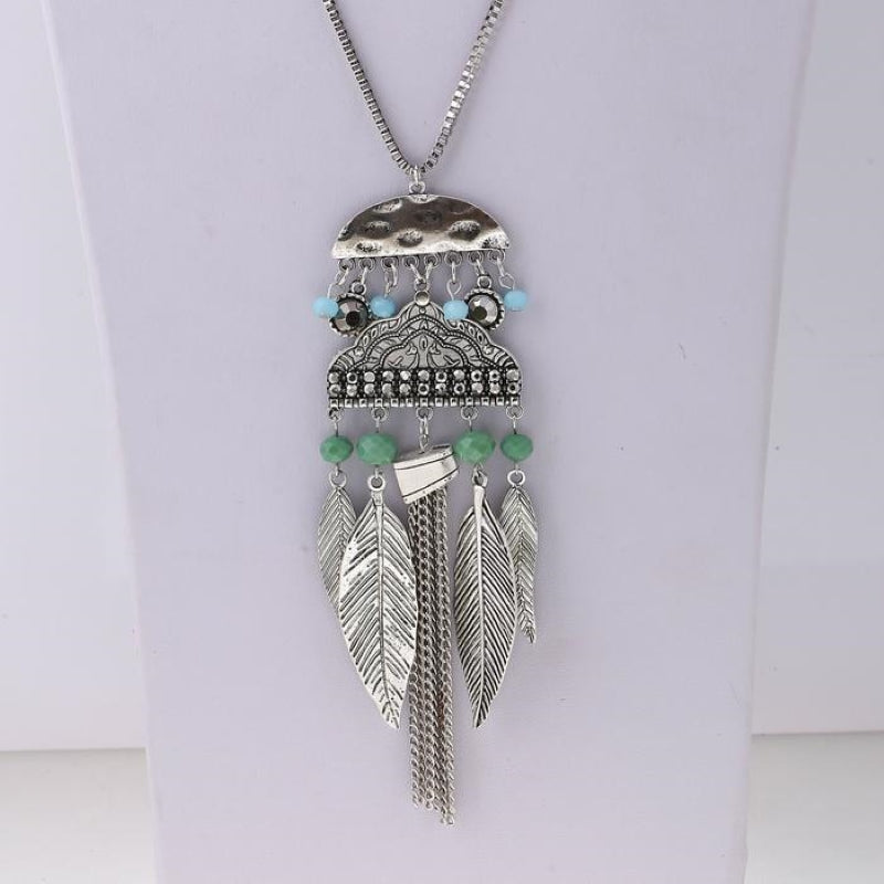 Collier bohème à pampilles et feuilles perlées