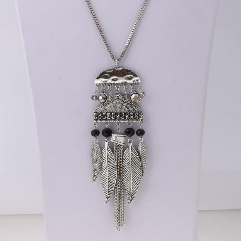 Collier bohème à pampilles et feuilles perlées
