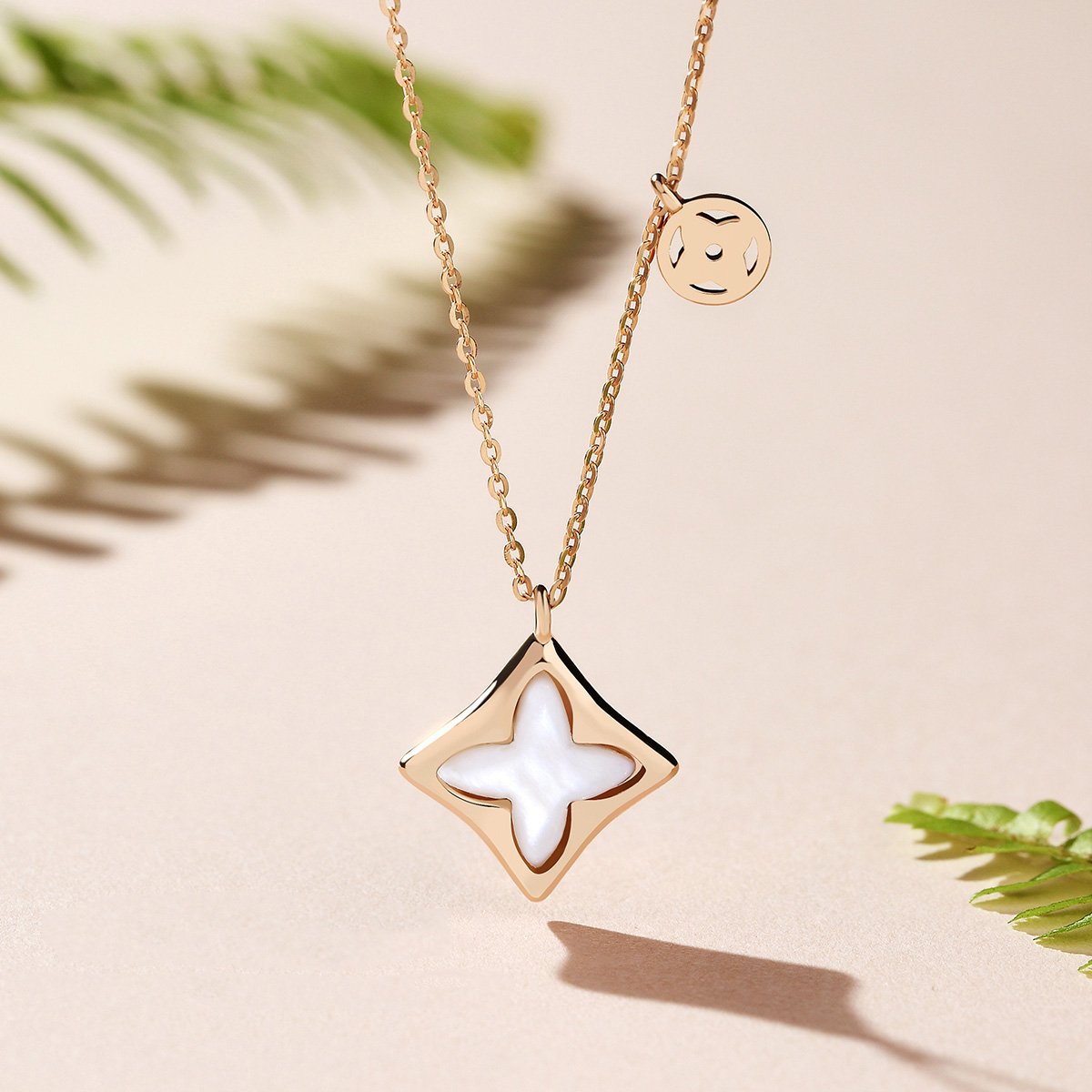 Lucky Elf Mother Shellfish 925 Silver Plated 14K Rose Gold Necklace
