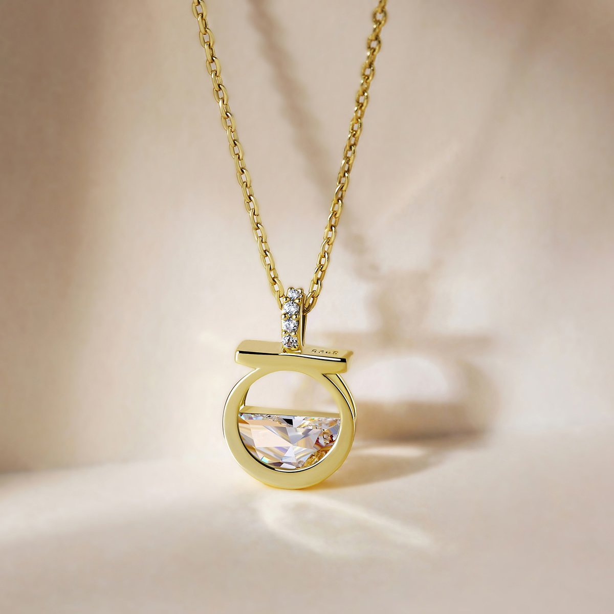 Charming Perfume Round Cut Sterling Silver Necklace