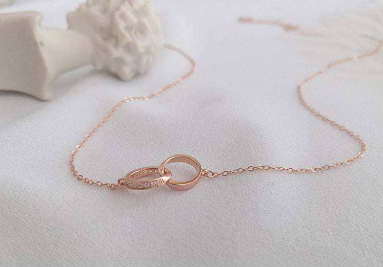 Interlocking Ring Round Cut Sterling Silver Necklace