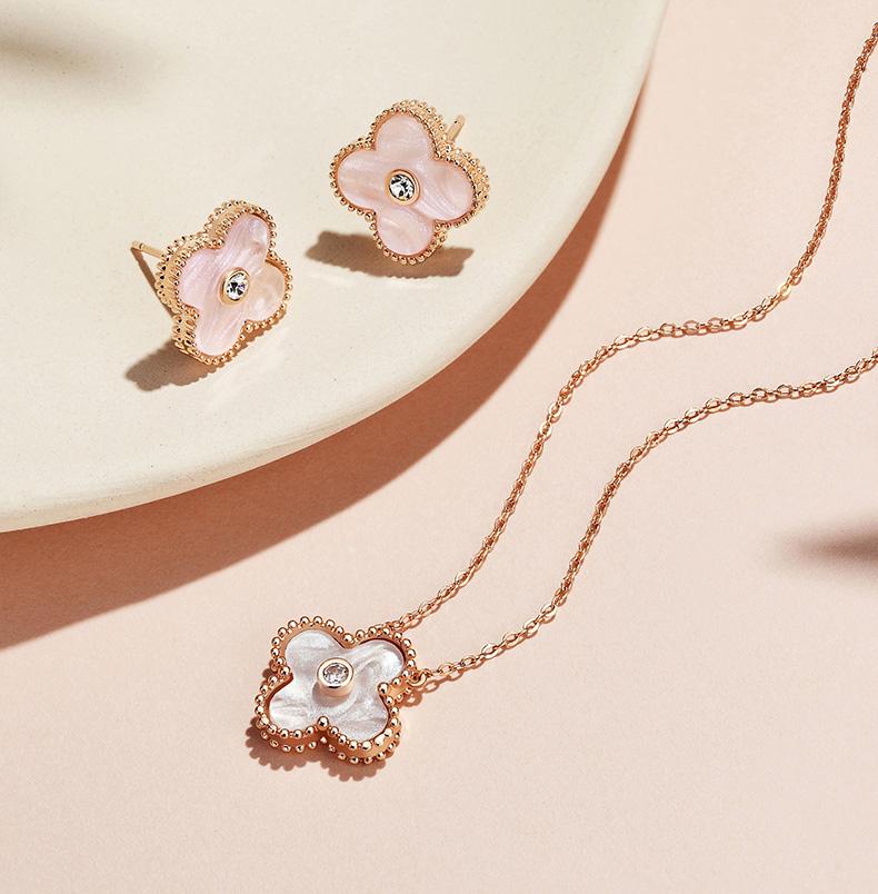 Pleasingly Simple Resin Round Cut Plated 14K Gold Necklace