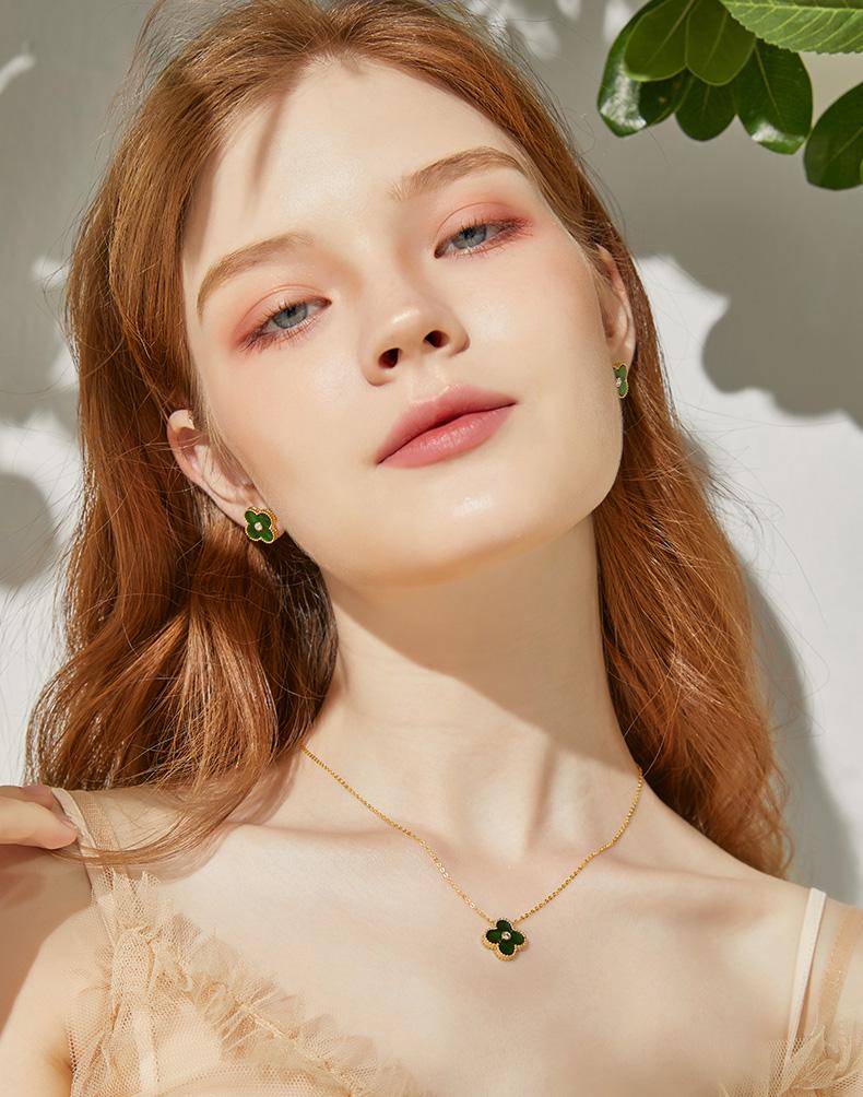 Pleasingly Simple Resin Round Cut Plated 14K Gold Necklace