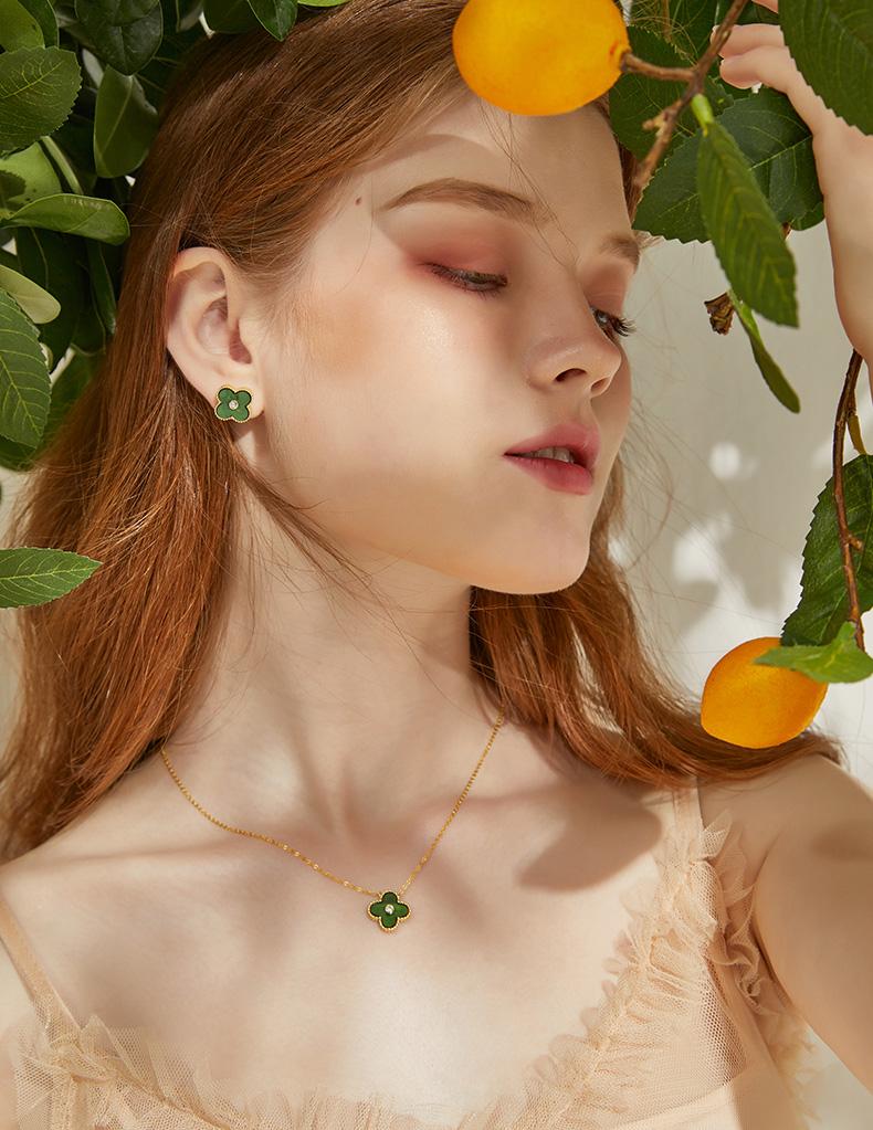 Pleasingly Simple Resin Round Cut Plated 14K Gold Necklace