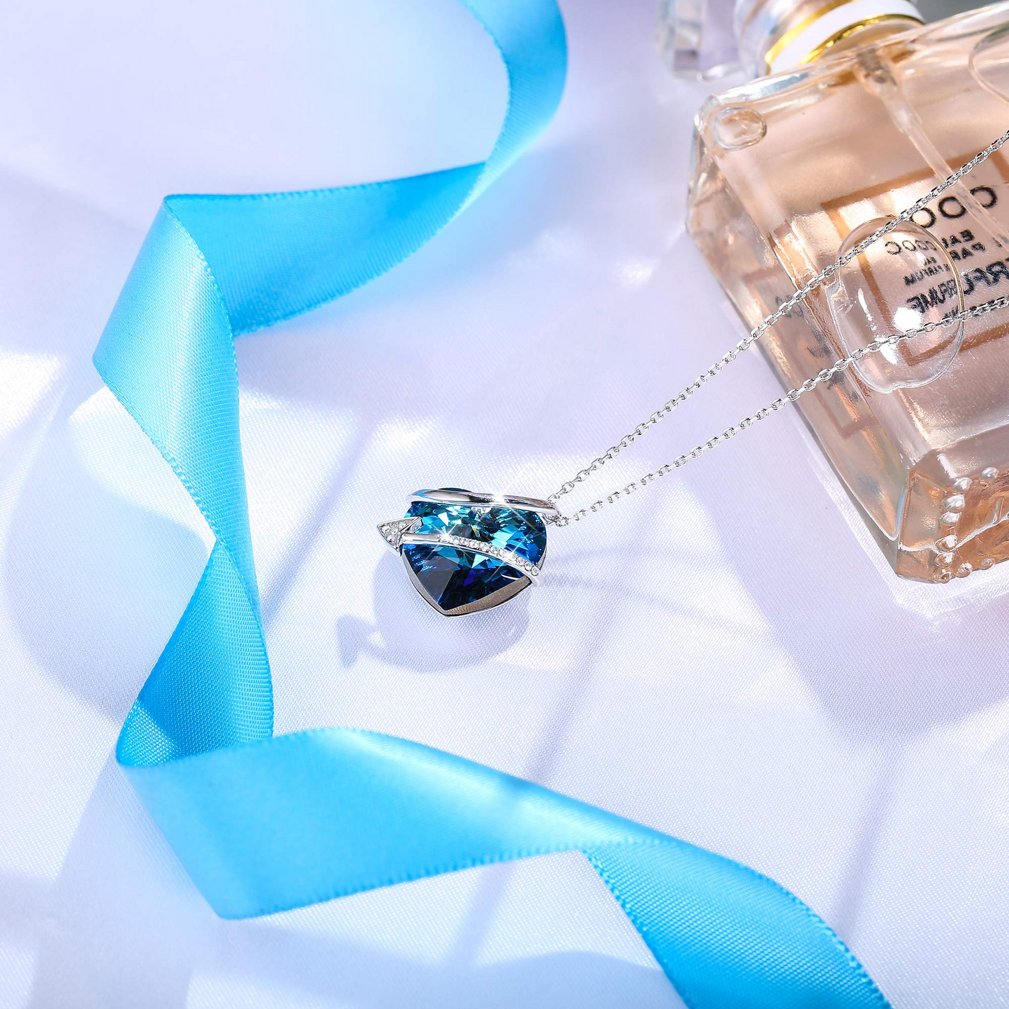 Collier Pendentif Flèche Coeur Bleu