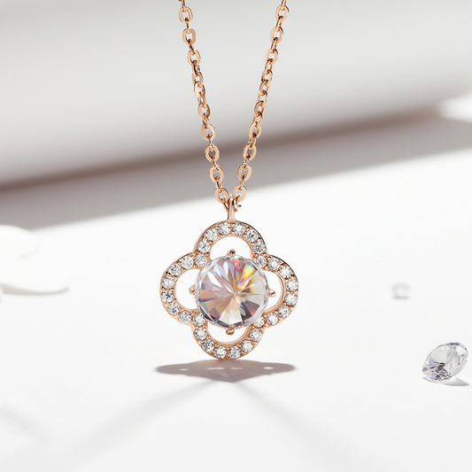 Collier en argent sterling à coupe ronde avec trèfle à quatre feuilles