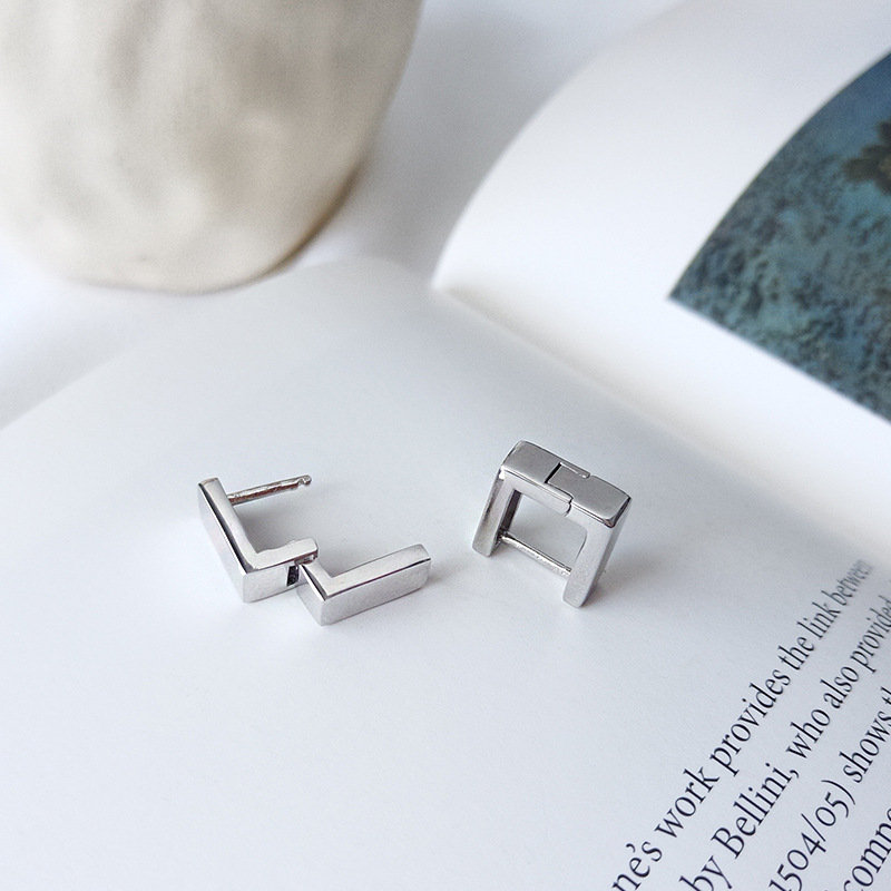 Boucles d'oreilles en argent sterling à géométrie solide régulière