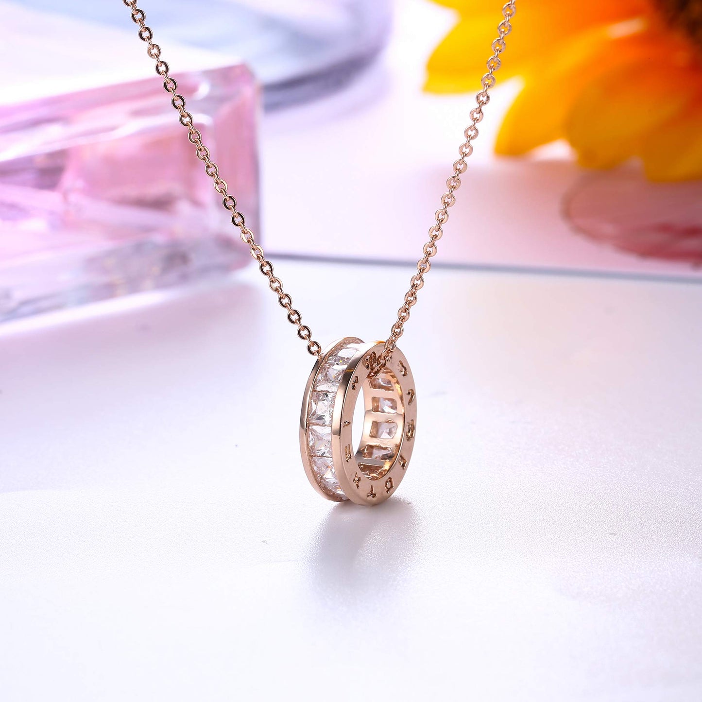 Collier pendentif cercle chiffres romains