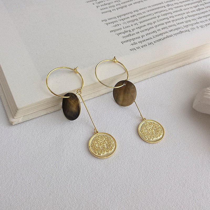 Boucles d'oreilles à tige en argent sterling plaqué or avec portrait multi-cercles