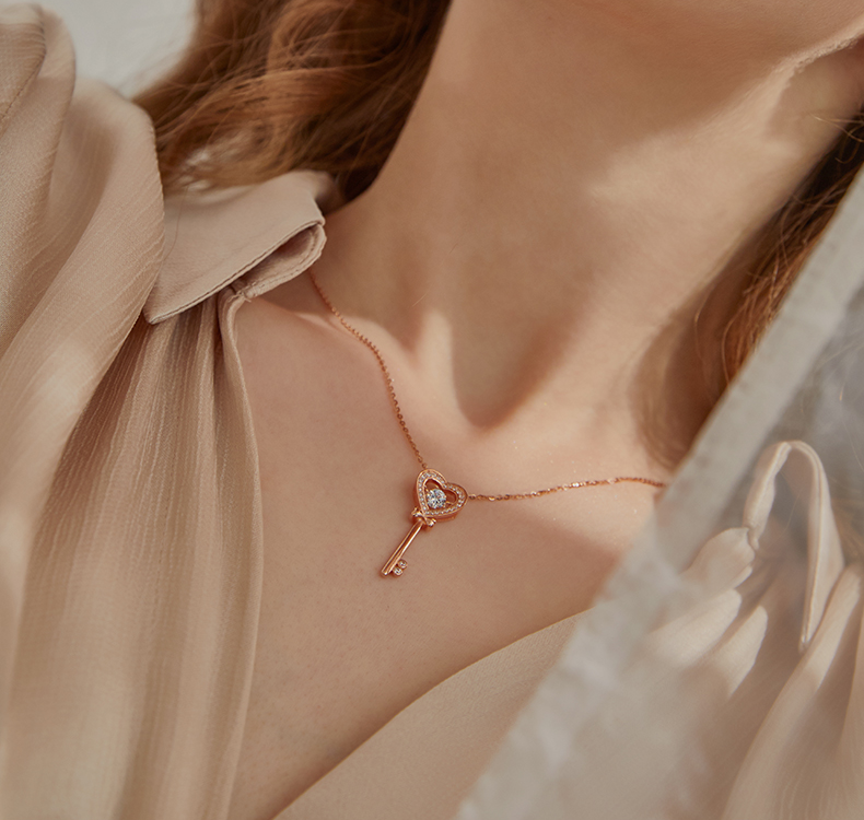 Lock of Heartbeat Round Cut Sterling Silver Necklace