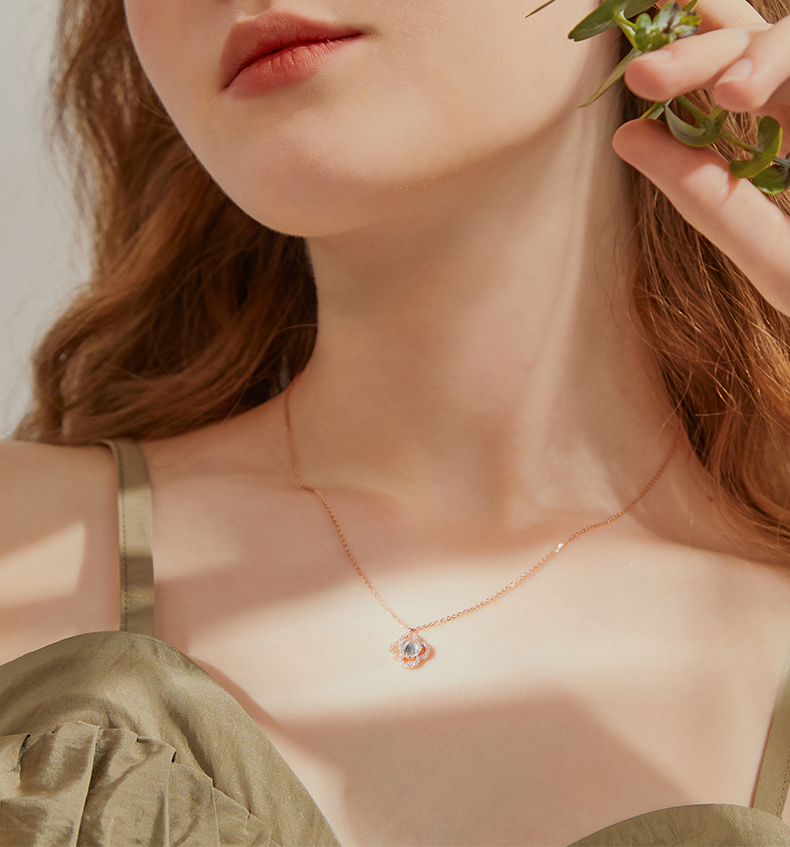 Four-leafed Clover Round Cut Sterling Silver Necklace