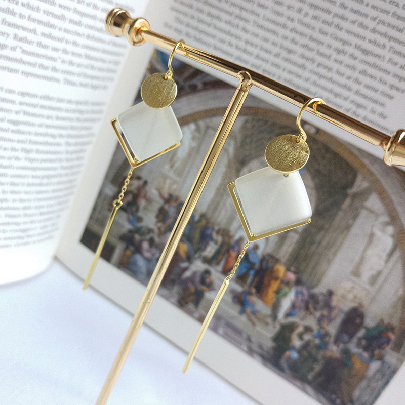 Boucles d'oreilles en or plaqué argent sterling avec pendentif géométrique doux et opale