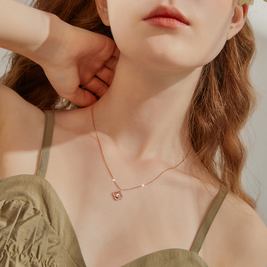 Collier en argent sterling à coupe ronde avec trèfle à quatre feuilles