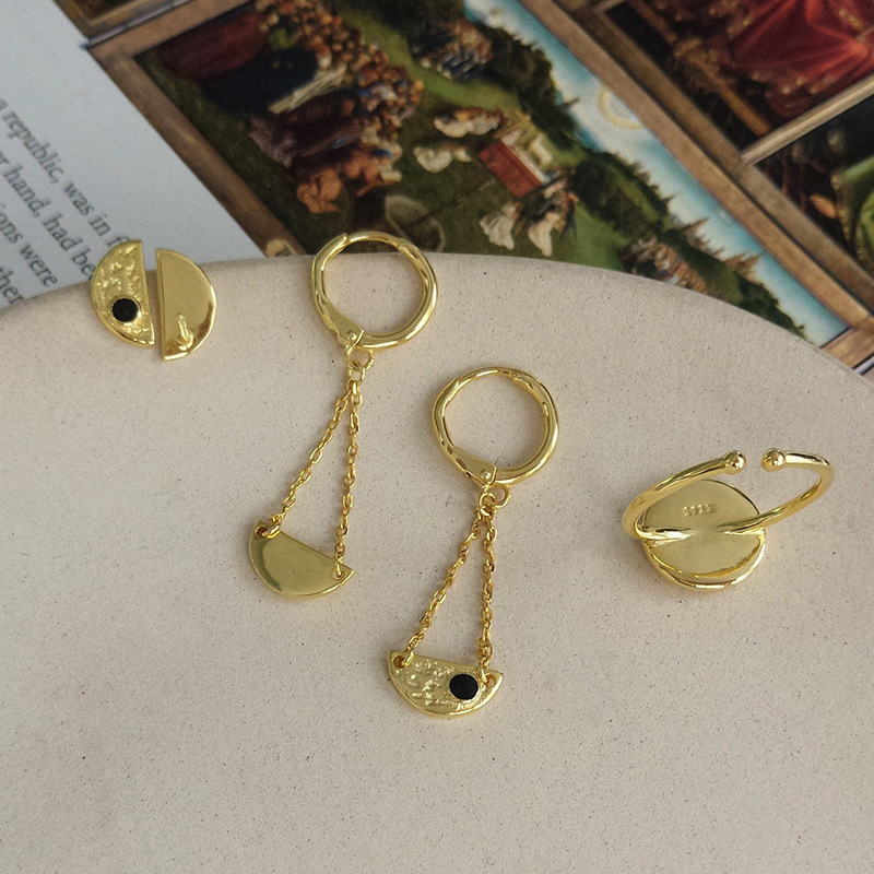 Semicircular Eye Sterling Silver Earring