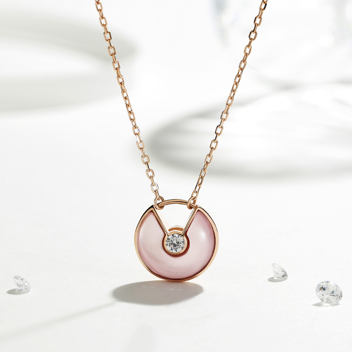 Peace Buckle Mother Shellfish Round Cut Sterling Silver Necklace