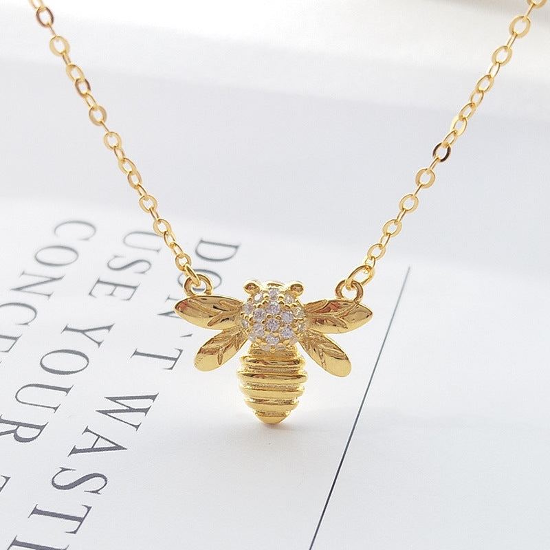 Collier en argent sterling plaqué or avec abeille dorée