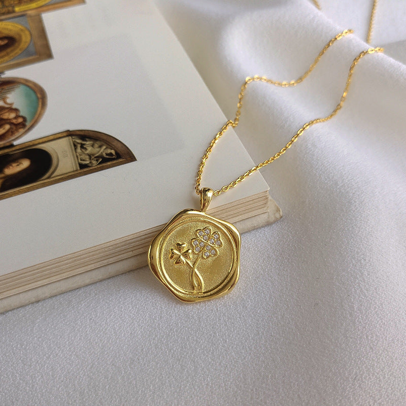 A Four-leaf Clover Round Cut Sterling Silver Plated Gold Necklace