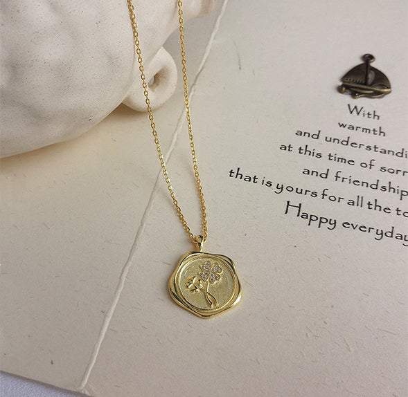 A Four-leaf Clover Round Cut Sterling Silver Plated Gold Necklace