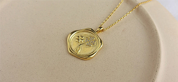 A Four-leaf Clover Round Cut Sterling Silver Plated Gold Necklace