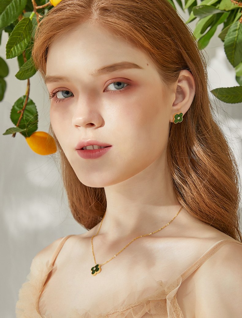 Pleasingly Simple Resin Round Cut Plated 14K Gold Necklace